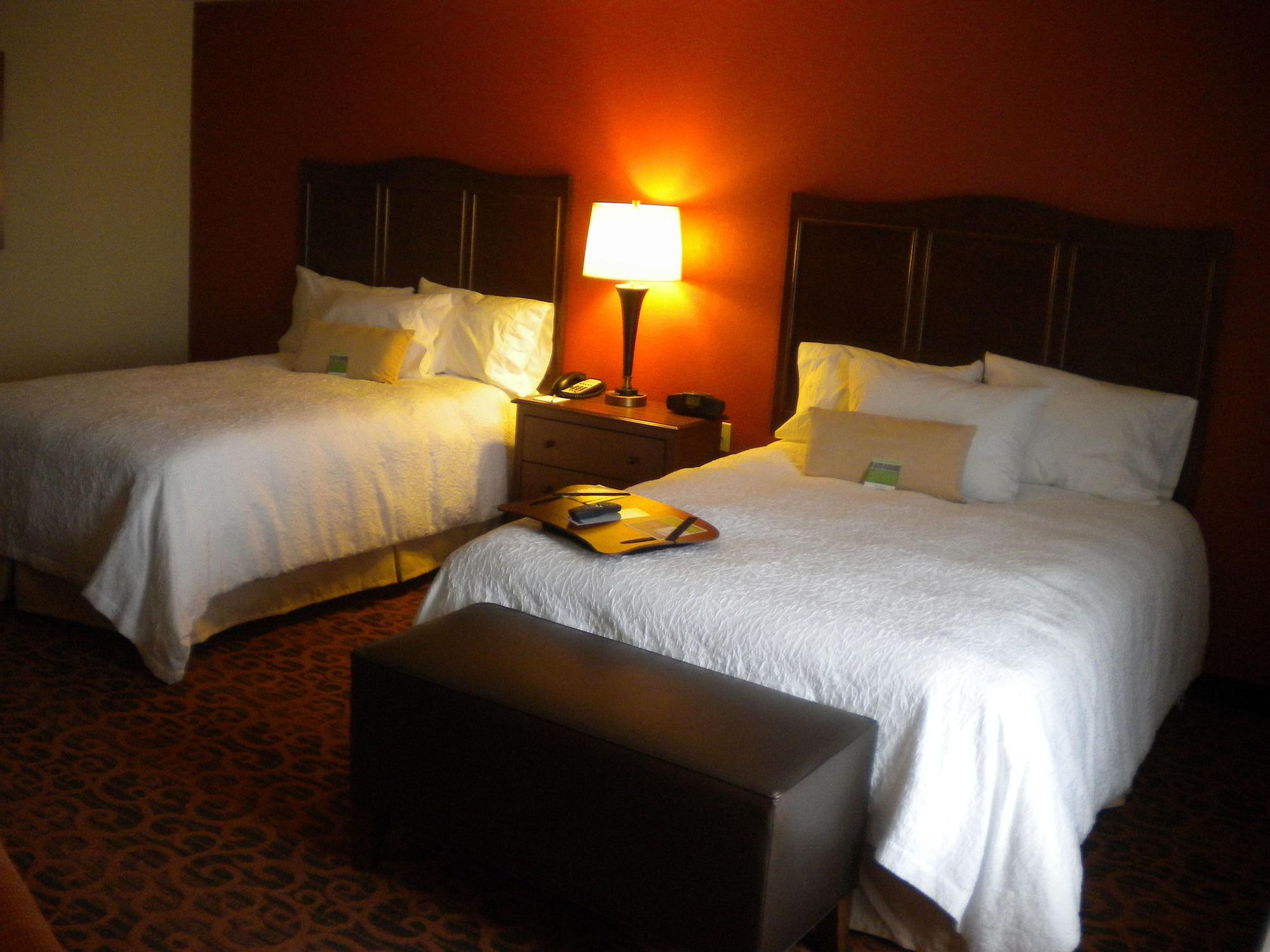 Hampton Inn & Suites Cincinnati / Uptown - University Area Extérieur photo