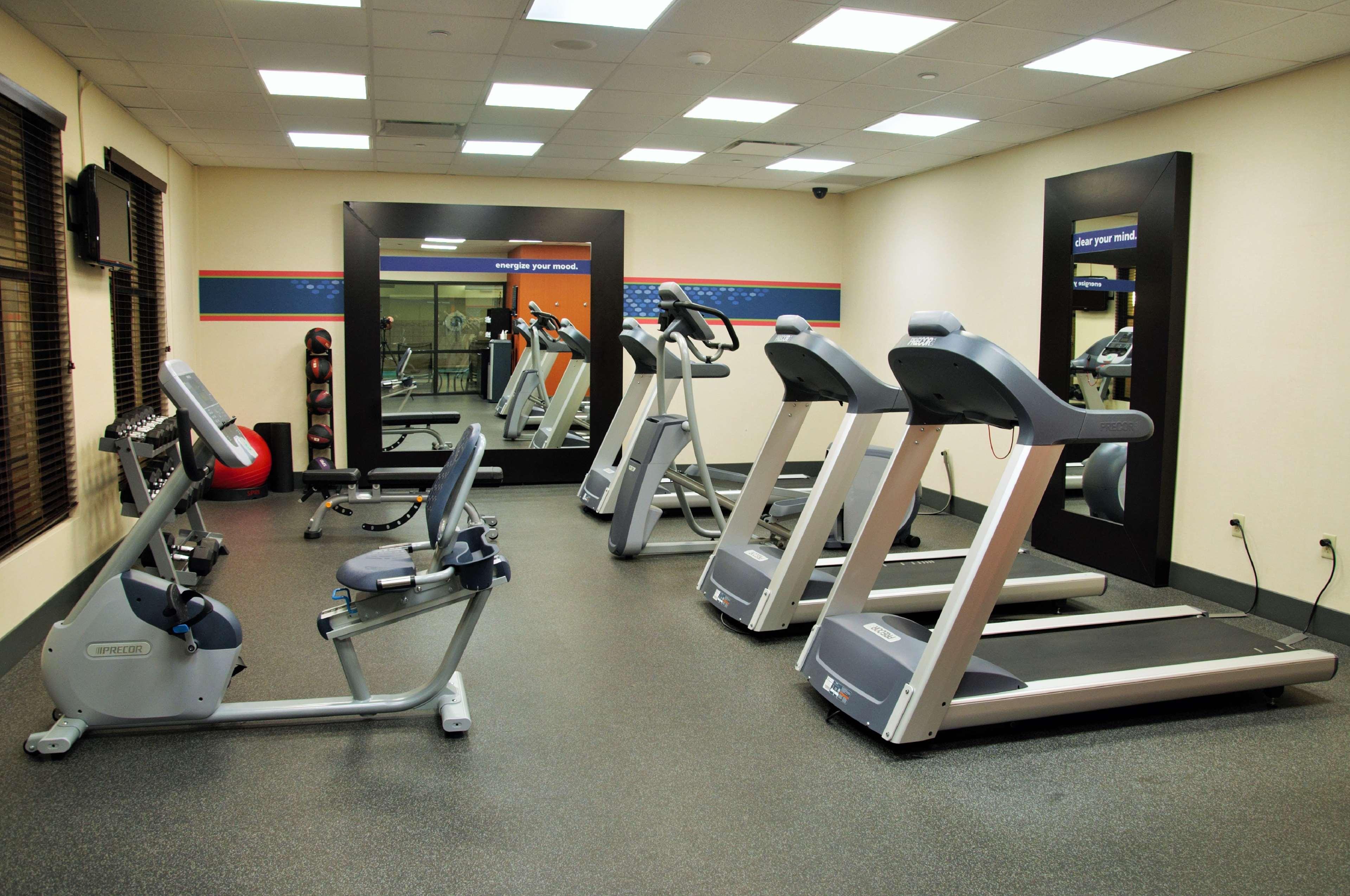Hampton Inn & Suites Cincinnati / Uptown - University Area Extérieur photo