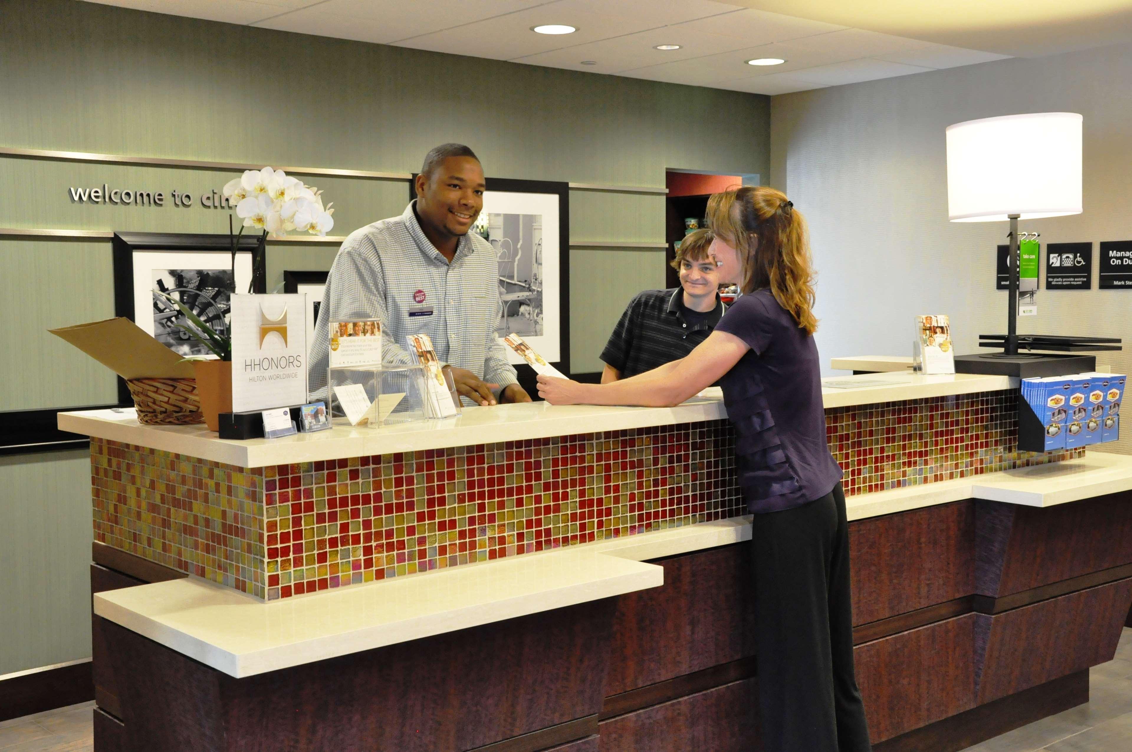 Hampton Inn & Suites Cincinnati / Uptown - University Area Intérieur photo