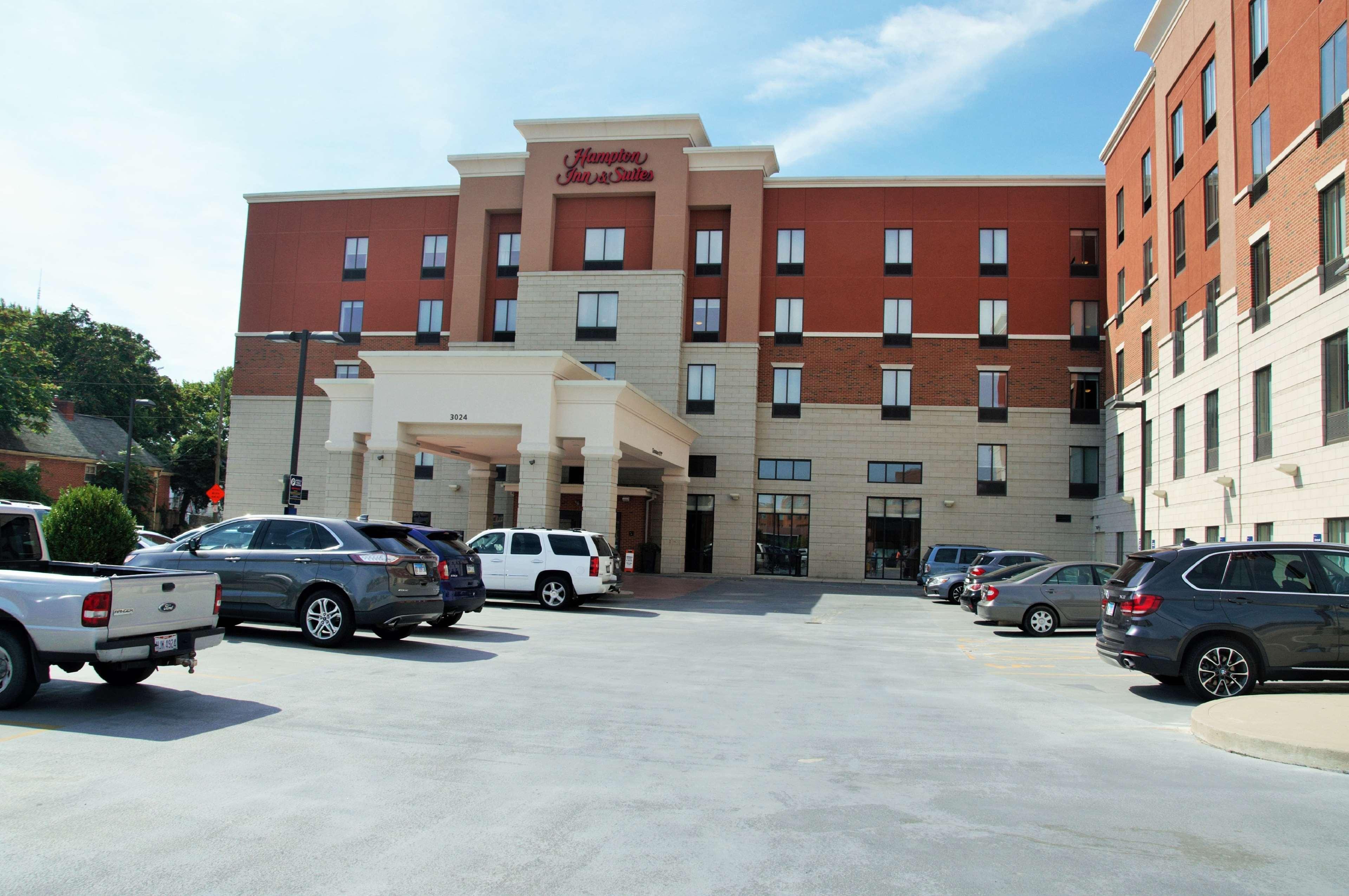Hampton Inn & Suites Cincinnati / Uptown - University Area Extérieur photo