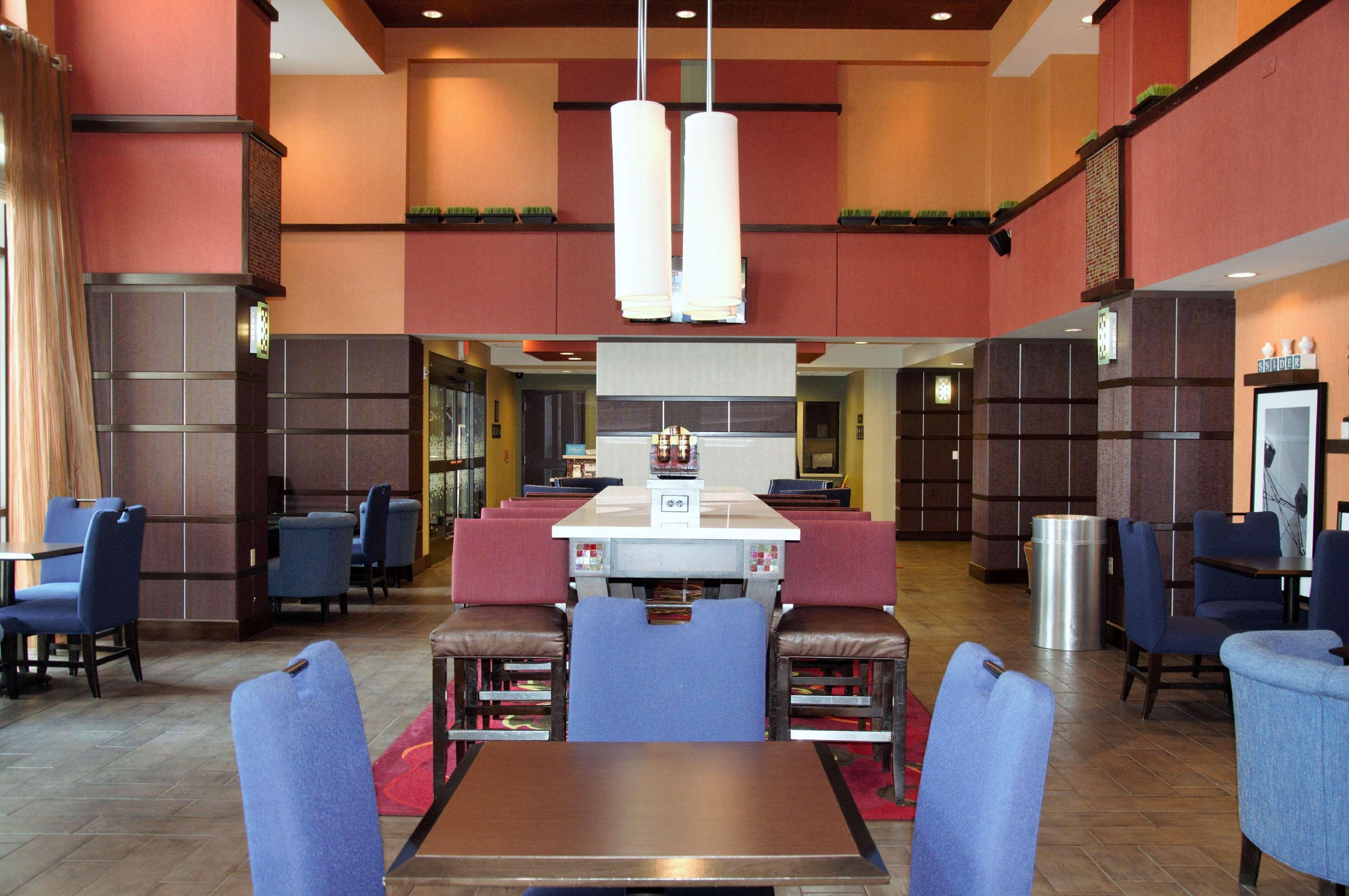 Hampton Inn & Suites Cincinnati / Uptown - University Area Extérieur photo
