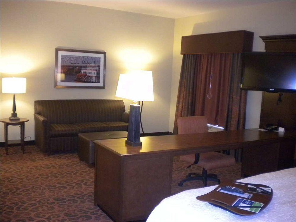 Hampton Inn & Suites Cincinnati / Uptown - University Area Extérieur photo