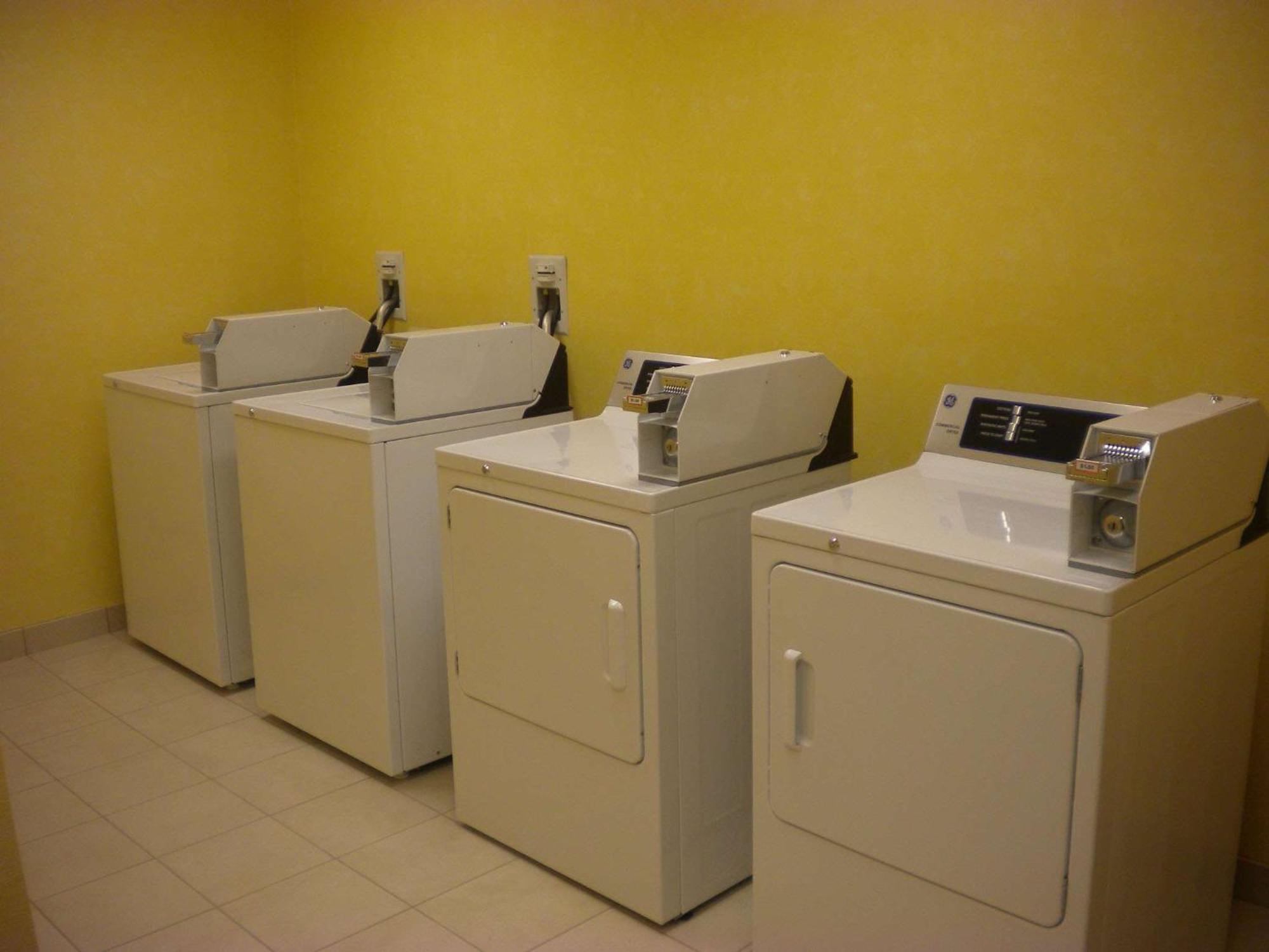 Hampton Inn & Suites Cincinnati / Uptown - University Area Extérieur photo