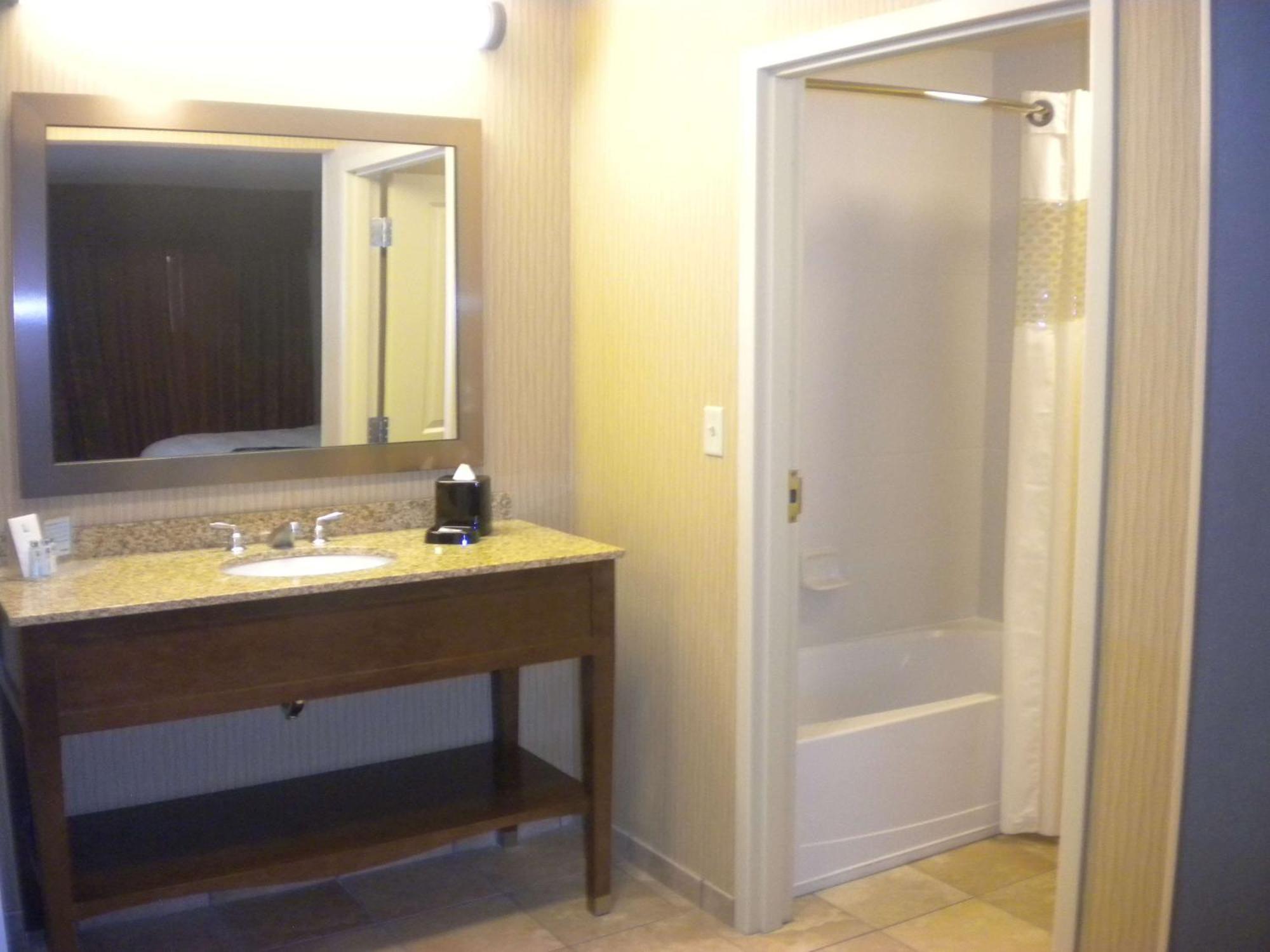 Hampton Inn & Suites Cincinnati / Uptown - University Area Extérieur photo