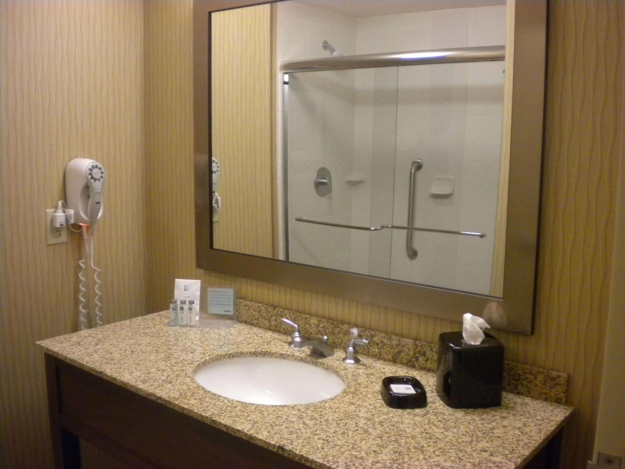 Hampton Inn & Suites Cincinnati / Uptown - University Area Extérieur photo