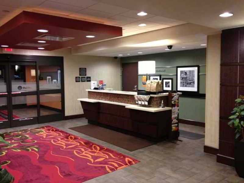 Hampton Inn & Suites Cincinnati / Uptown - University Area Extérieur photo